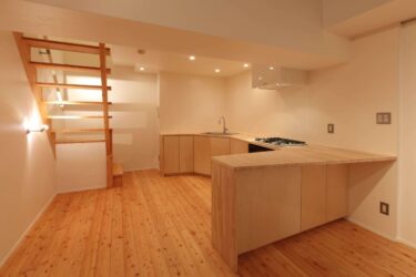 An apartment where you can feel the presence of wood (Nakano-ku, Tokyo).